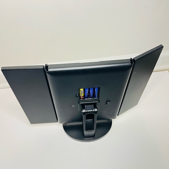 Impressions Vanity Touch Small Makeup Mirror - Picture 4 of 11